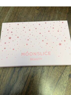 Moonslice Beauty Eye shadow palette new